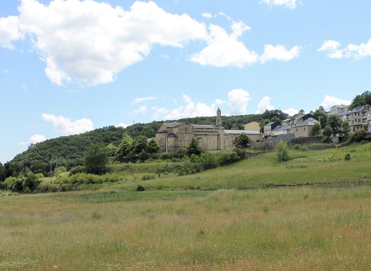 Apartamentos Monasterio San Martin de Castaneda ภายนอก รูปภาพ